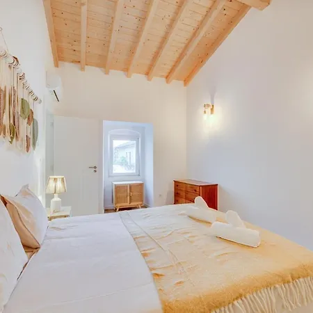 Casa Outeiro * Reguengo Grande