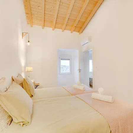 Casa Outeiro * Reguengo Grande